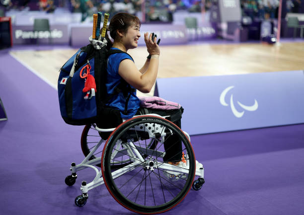 一年级看图写话:羽毛球飞起来啦!