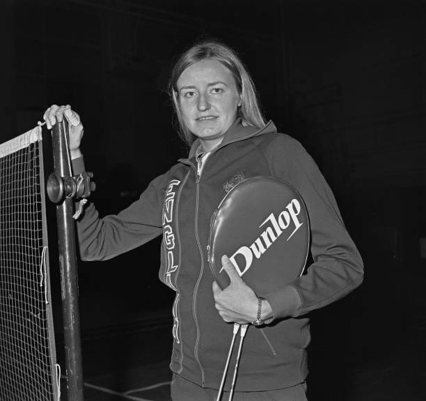 羽毛球拍重量4U和5U的区别：影响挥拍速度的关键因素