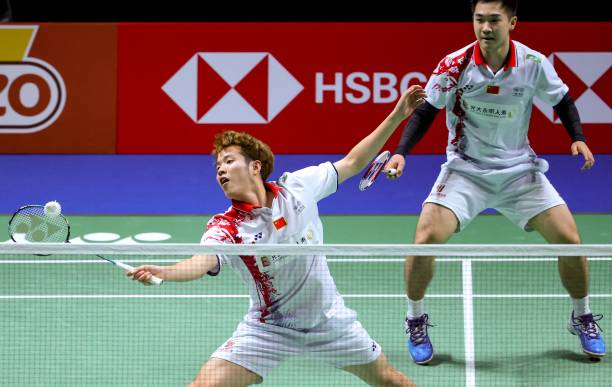 羽毛球单打技术要领：战术布局与心理素质培养