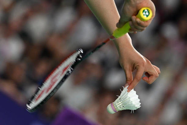 羽毛球吊网前球:手腕发力与落点控制的秘诀