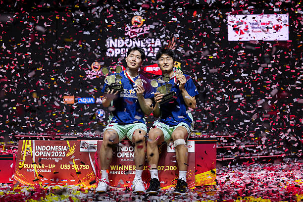 羽毛球拍材质大比拼：哪种更耐用且性能出色？