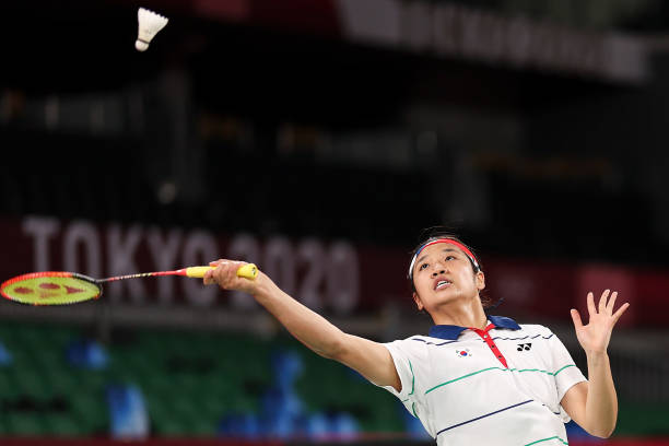 羽毛球场地规则:单双打边界线及有效区域说明