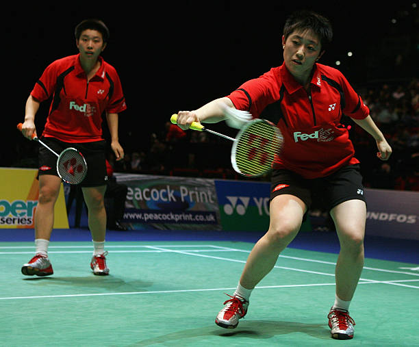 羽毛球发球动作规范:正确姿势与常见误区