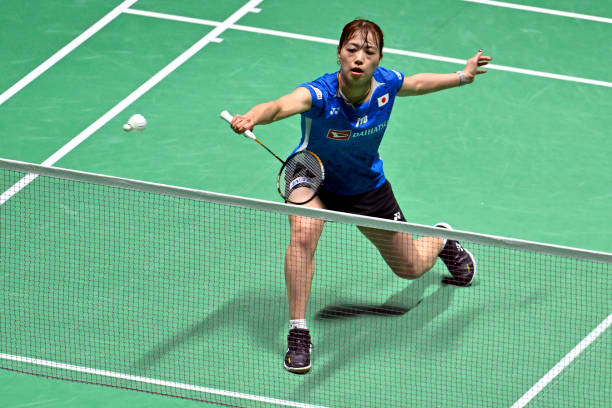 羽毛球单打比赛技巧：如何应对不同对手视频教程