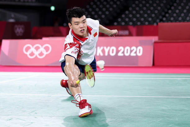 羽毛球比赛中的常见裁判手势与判罚规则解析