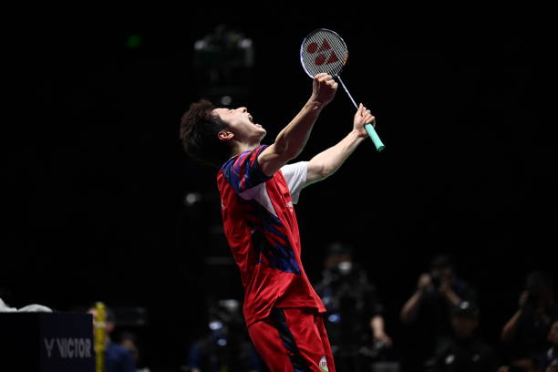 羽毛球技术图解：正手高远球与反手挑球的正确姿势