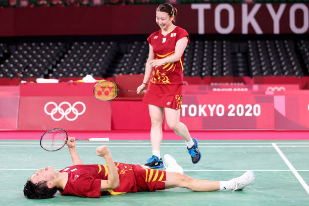 李宁VS尤尼克斯：羽毛球拍性能大PK