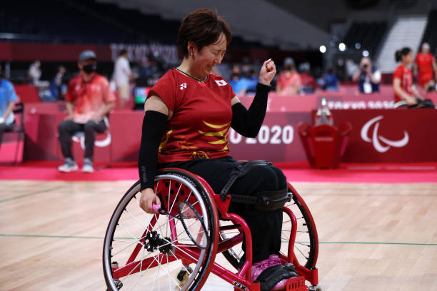 最新羽毛球比赛规则全文（2024版）：单打、双打、发球细则详解