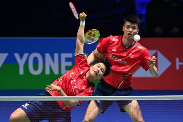 技术对比：吉新鹏的稳健 vs 林丹的霸气，谁更胜一筹？