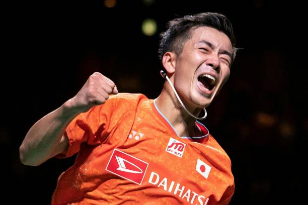 新手必看:羽毛球发球标准动作及常见错误纠正