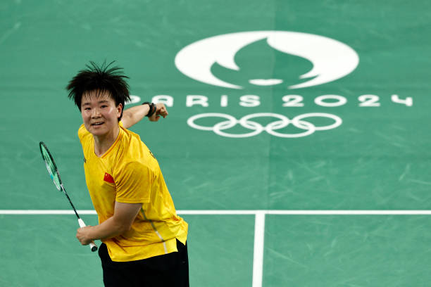 羽毛球双打线比赛中的配合挑战与单打线的个人能力考验