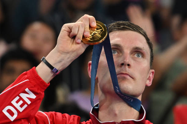 发球得分利器！羽毛球反手发短球精准控制教程