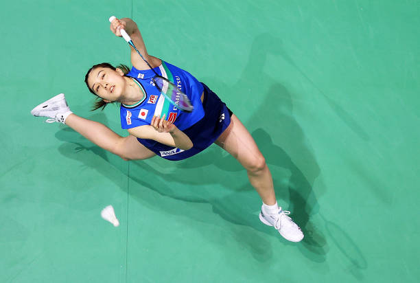 羽毛球单打比赛规则详解：附场地标注与裁判手势说明