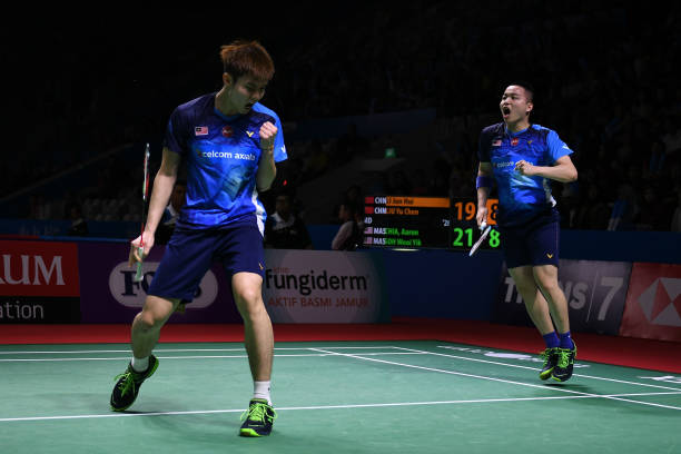 羽毛球单打赛制解析:21分制与局数安排