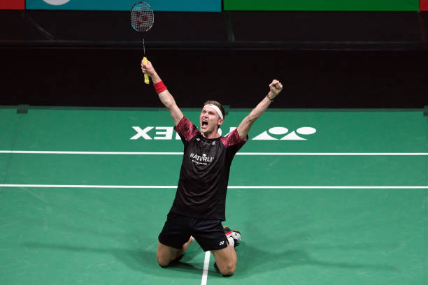 羽毛球场地标记规则:读懂边线、中线与发球区的尺寸标准