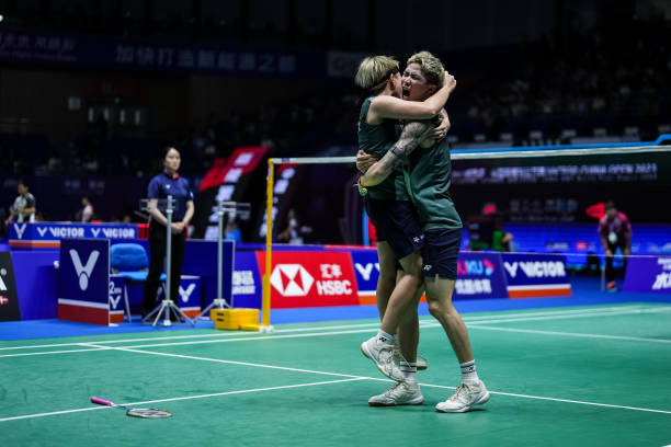 羽毛球网高度与球速的关系：为什么标准尺寸如此重要？