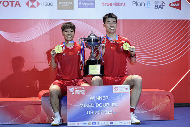 羽毛球单打比赛必知:左右边界的具体区别在哪里?