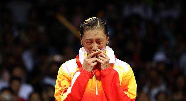 羽毛球裁判如何判断得分？记分规则与手势解析