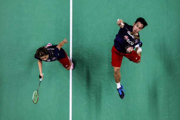 林丹忘拉窗帘后续：当事人回应引发热议