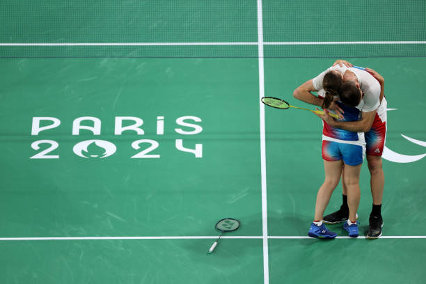 哪些羽毛球拍品牌耐用又实惠?实测对比分析