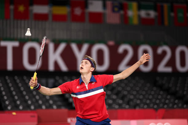 攻防转换的艺术：羽毛球单打比赛中的战术运用技巧