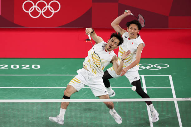 适合孩子的羽毛球发球教学:标准动作详解