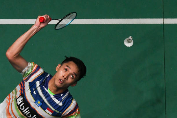 羽毛球双打基本原则:站位与轮转的关键技巧