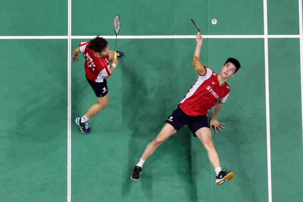 轻量 vs 重拍?羽毛球拍重量如何影响你的发挥?