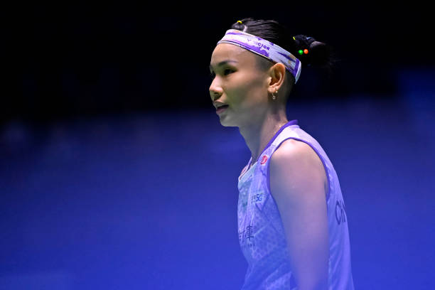 羽毛球发球与接发球技巧图解指南