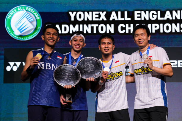 Victory vs 尤尼克斯:同价位羽毛球拍哪款更划算?