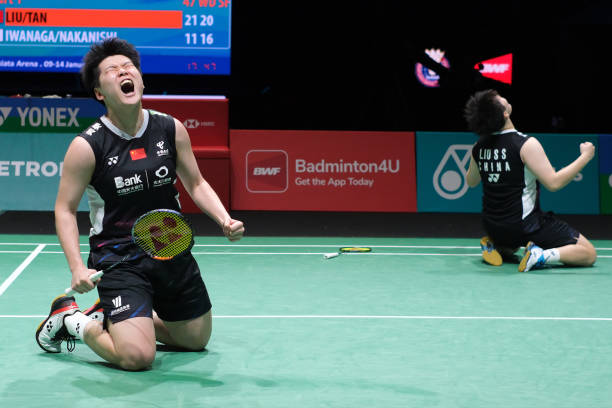 羽毛球发球技巧全解析：高清图解+慢动作视频教程