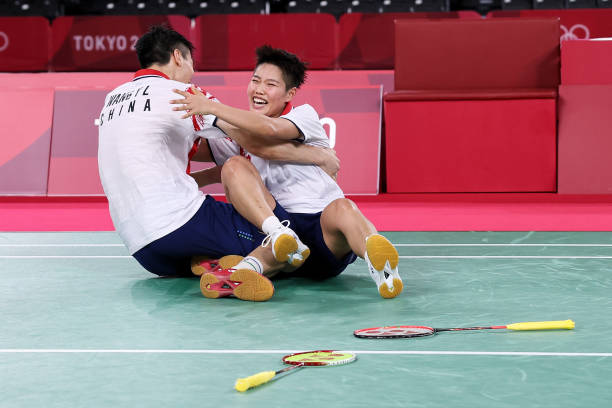 羽毛球发球常见错误Top5及纠正方法（附对比演示