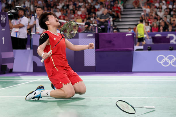 羽毛球国际大赛最新视频：顶尖选手巅峰对决