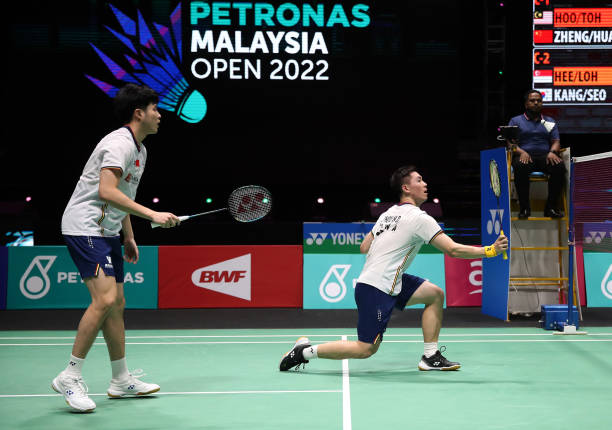 羽毛球发球手势位置调整：提高精准度的秘诀