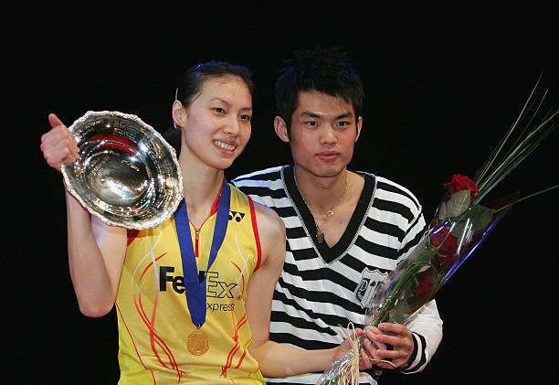 羽毛球发球必学：标准姿势与常见错误纠正