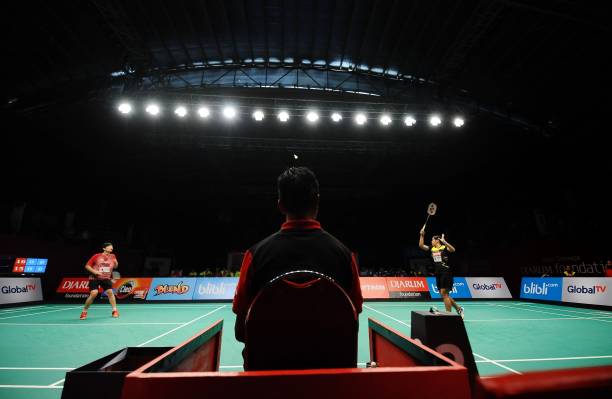 耐用羽毛球拍选购指南:如何挑选一把经久耐用的球拍