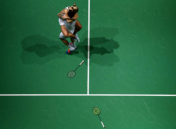 如何正确测量和标记羽毛球球场界限？