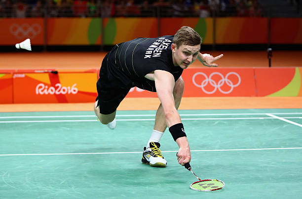 掌握扣杀技巧:羽毛球扣杀球动作分解与练习方法