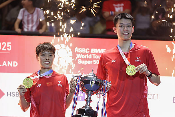 羽毛球单打左右站位教学：如何利用站位控制比赛节奏？