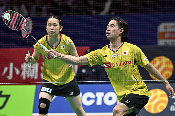 羽毛球场地细节讲解：网高、灯光、地面材质要求