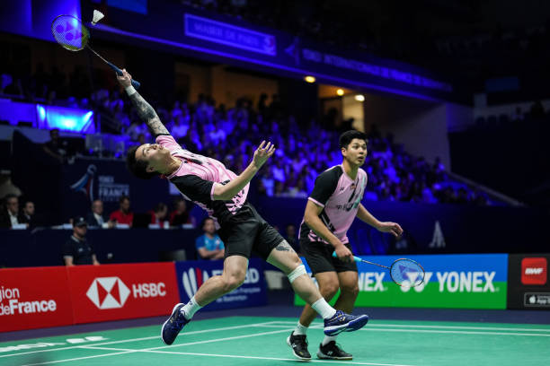 羽毛球比赛中的边界规则:单打与双打对比