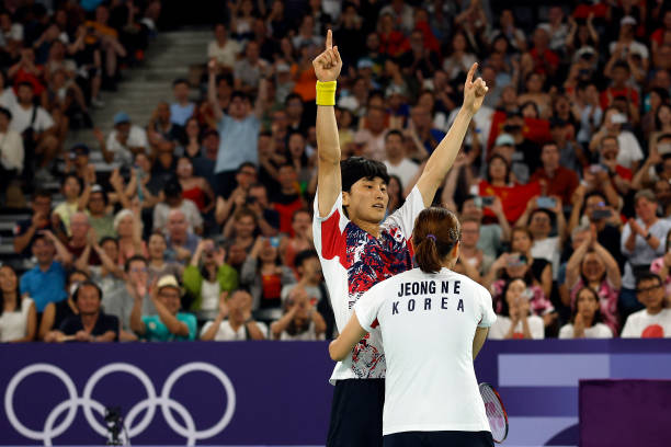 羽毛球女双冠军专访：胜利背后的汗水与坚持