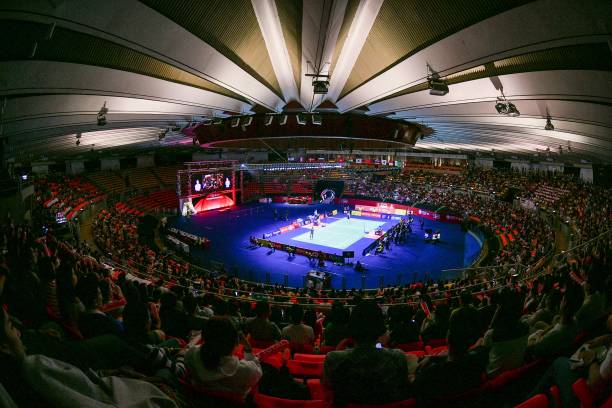 为什么双打节奏更快?深度解析羽毛球单双打差异