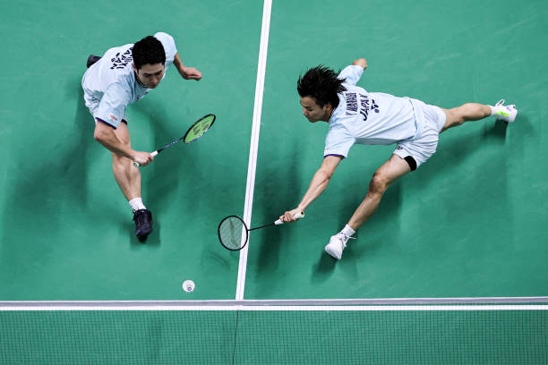 羽毛球比赛换边与间歇规则：何时可以休息？