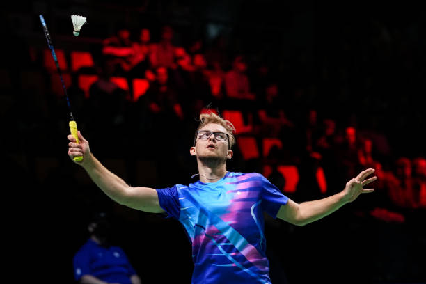 羽毛球器材规则:球拍、球网与羽毛球的合规标准