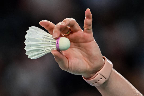 羽毛球发球规则详解：避免犯规的实用技巧