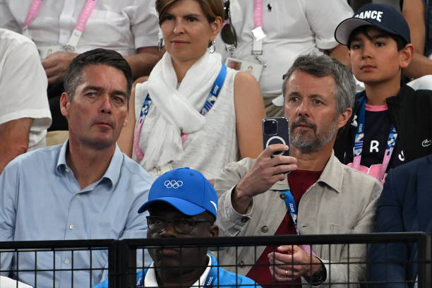 发球区域图解:羽毛球单打如何避免违例