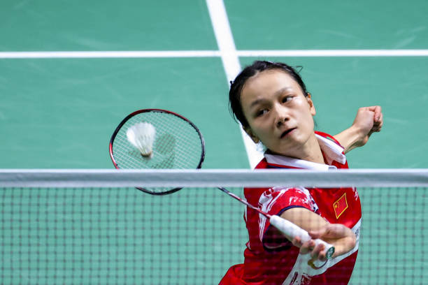 裁判视角看规则：羽毛球接发球违例案例对比分析视频