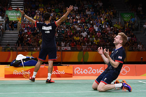 高磅数vs低磅数:羽毛球拍磅数对控球和力量的差别