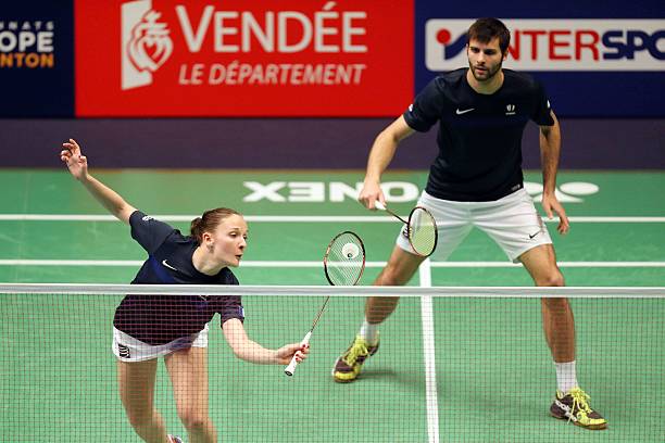 羽毛球单打与双打场地规格区别：如何正确划分界线？